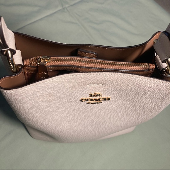 Coach 1011 Town Bucket chalk white pebbles Leather Shoulder Bag - Picture 3 of 11
